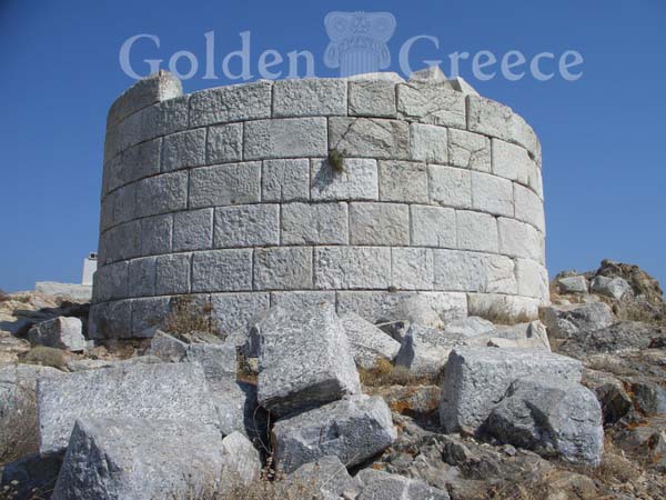 ΑΣΠΡΟΣ ΠΥΡΓΟΣ ΣΕΡΙΦΟΥ | Σέριφος | Κυκλάδες | Golden Greece